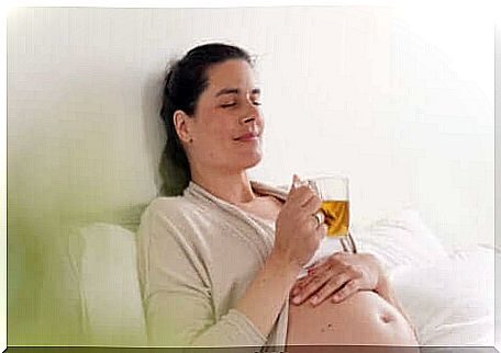 Woman drinking tea during pregnancy