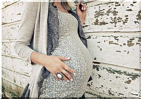 buy clothes for pregnant women