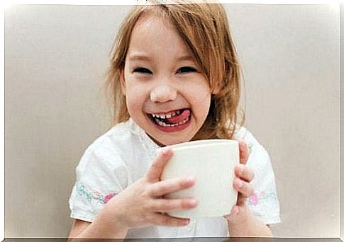 girl drinking coffee happy