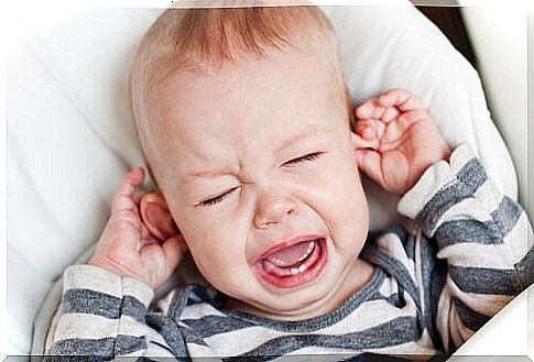 baby with otitis, one of the diseases you can get in daycare