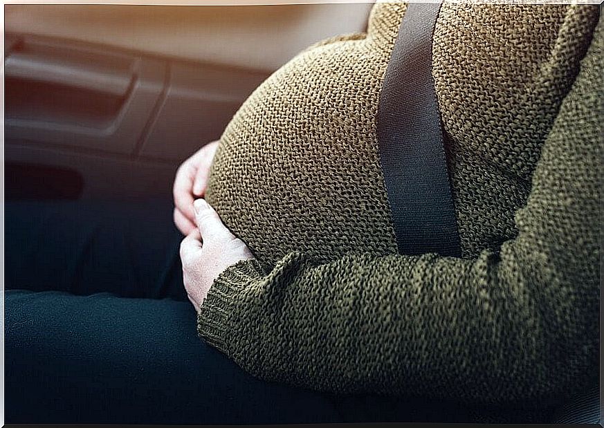 Is it okay to wear a seatbelt during pregnancy?