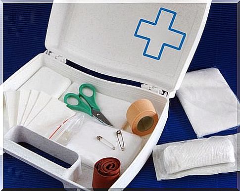 The home first aid kit should be sturdy and easy to store and transport.